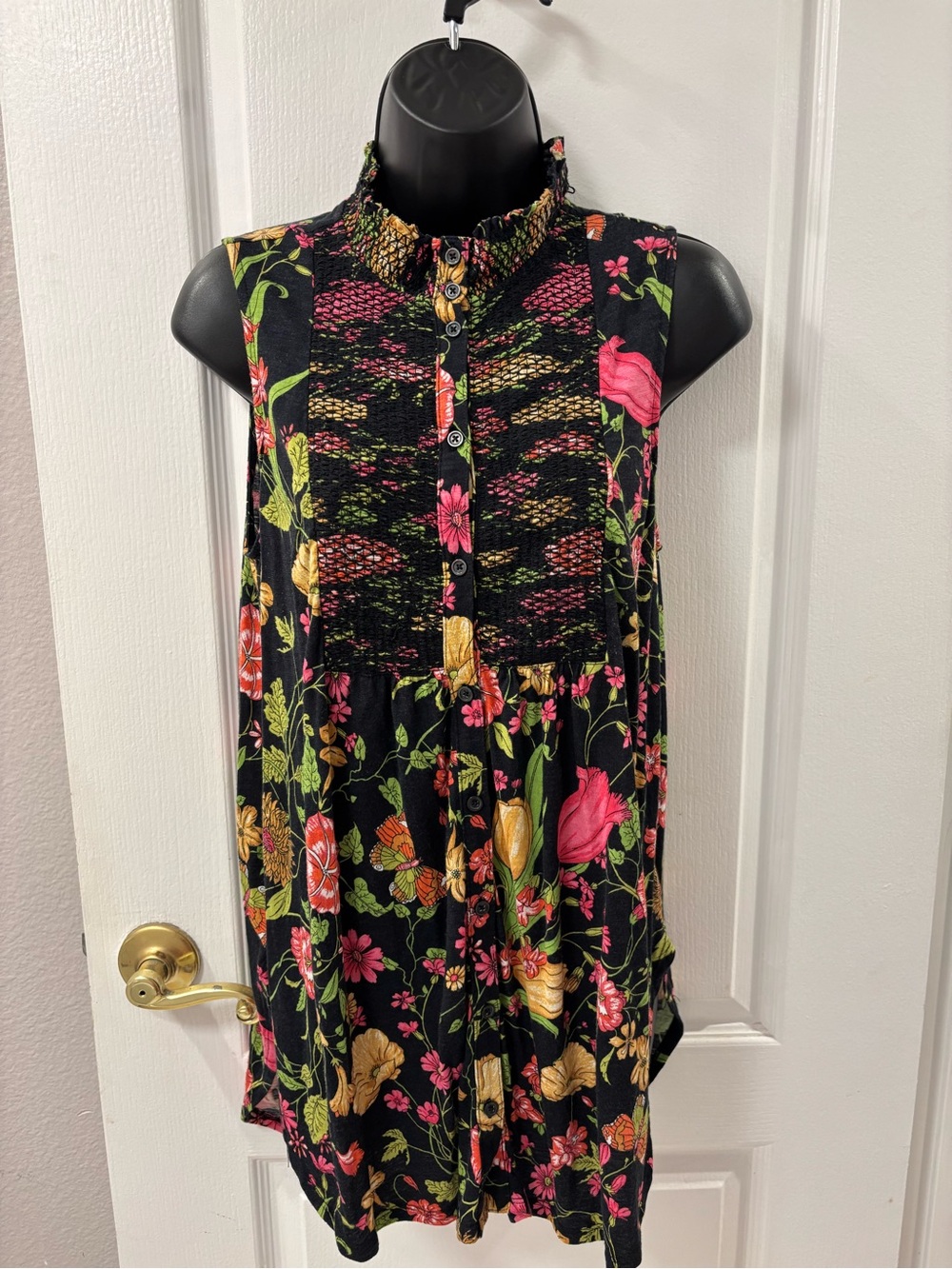 Anthropologie Akemi + Kin Black Pink Floral Smocked High-Neck Sleeveless Top Sml